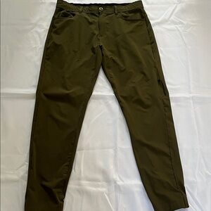 Men's Classic Olive Chinos